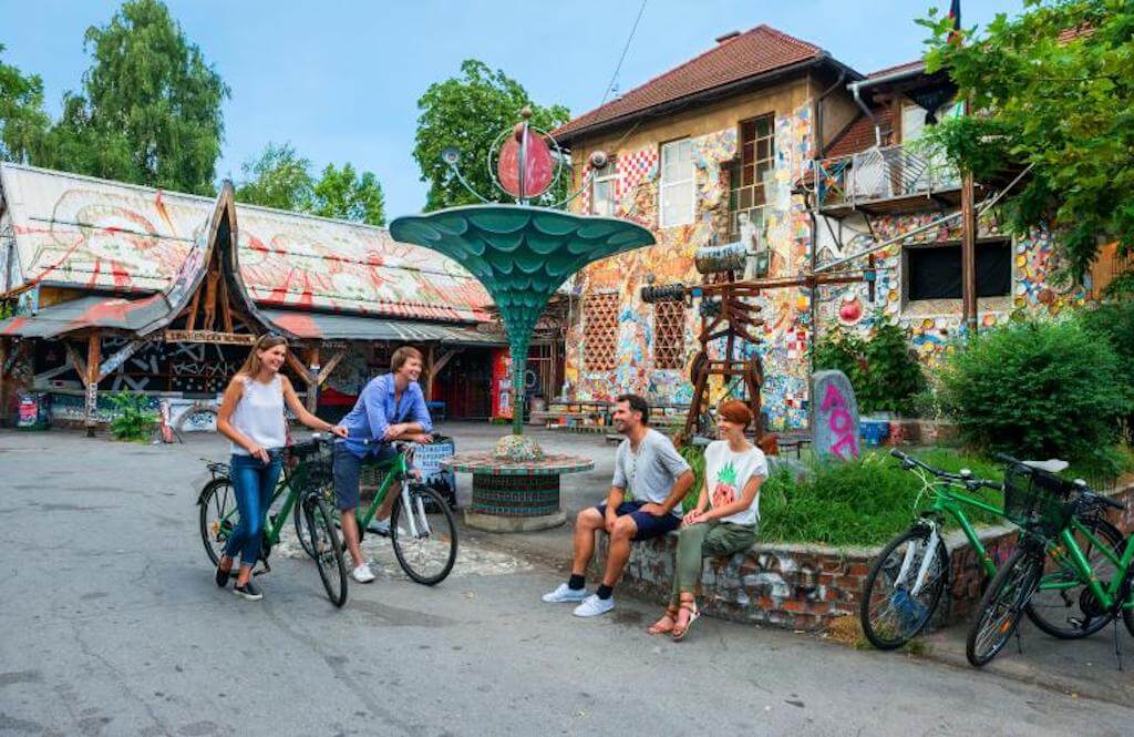 Cycling in Ljubljana (photo: Mankica Kranjec/ Nea Culpa)
