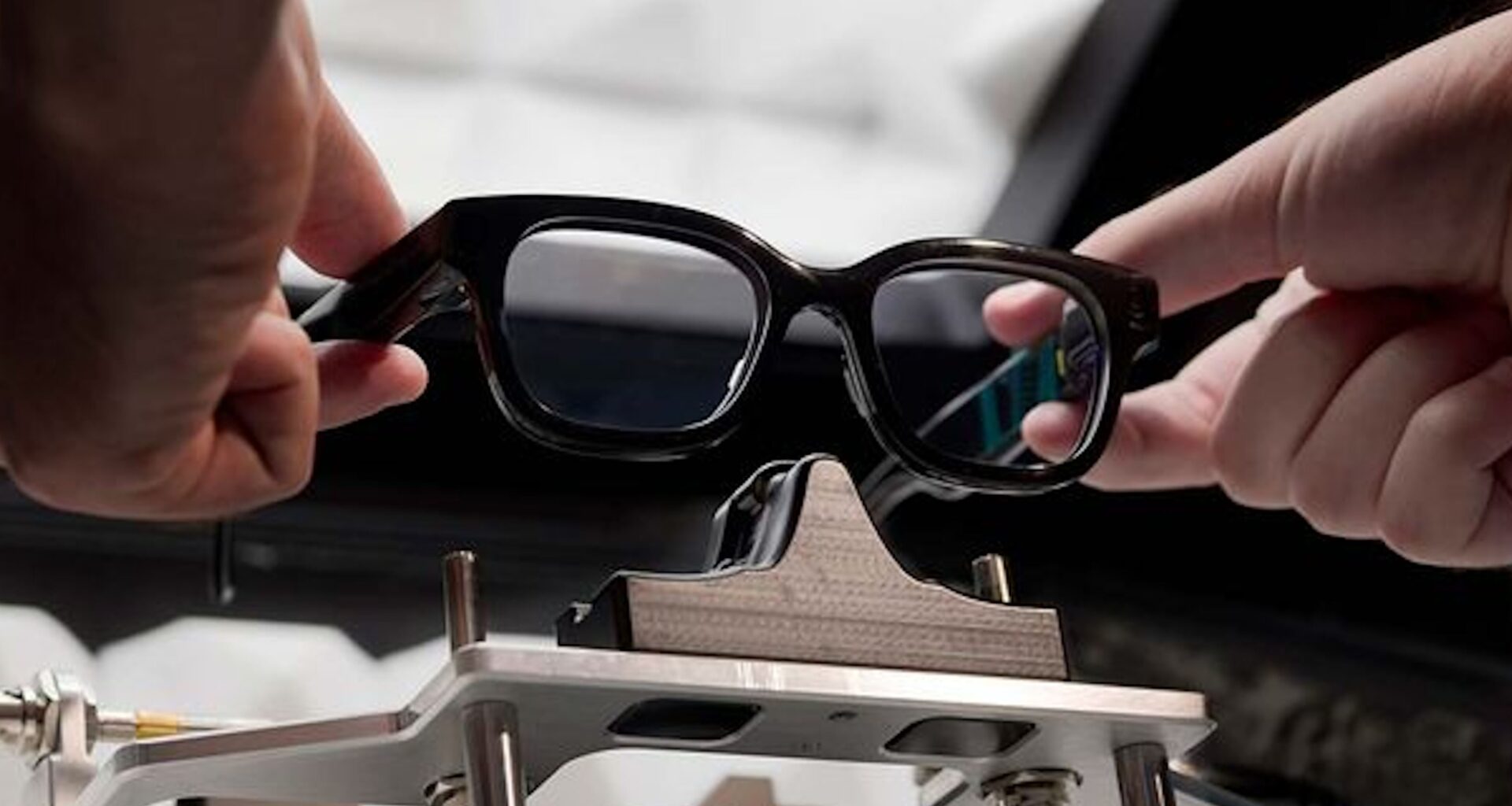 Magic Leap showcases Google AR glasses with Raxium microLED and Gemini support