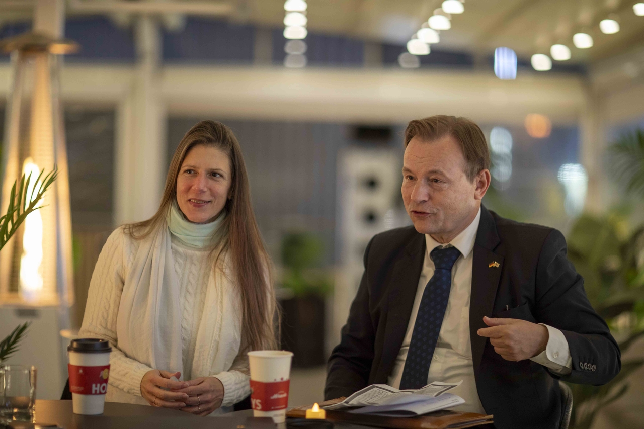 German Ambassador to Korea Georg Schmidt (right) and German AI expert Kinga Schumacher speak during an interview with The Korea Herald in Seoul on Wednesday. (Lee Jung-hwan, German Embassy Seoul)