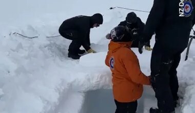 Emperor penguins interrupt Royal New Zealand Air Force training session in Antarctica - YouTube