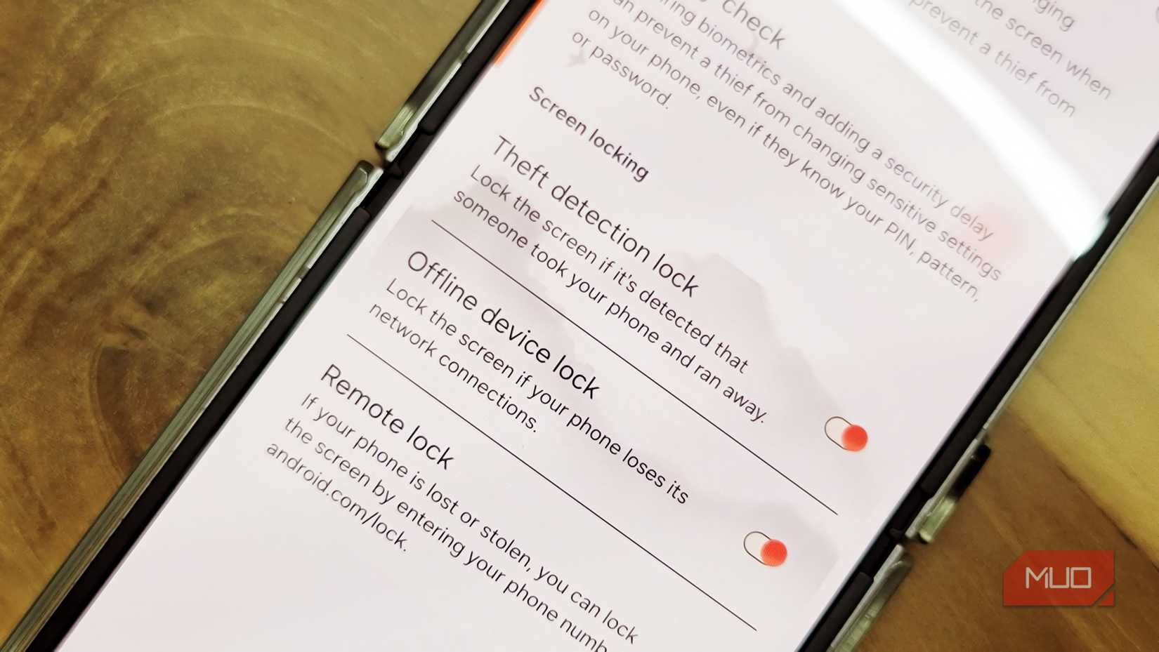 Offline device lock option visible on a Samsung Galaxy Z Flip 6