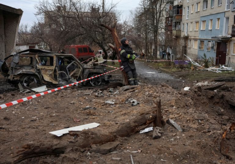 A firefighter stands at the site of apartment buildings hit by Russian missile strikes, amid Russia's attack on Ukraine, in the town of Balakliia, Kharkiv region, Ukraine November 17, 2025. REUTERS/Anatolii Stepanov