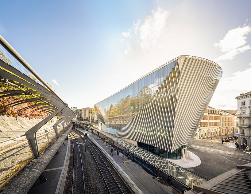 santiago calatrava sculpts haus zum falken in zurich with folded glass facade