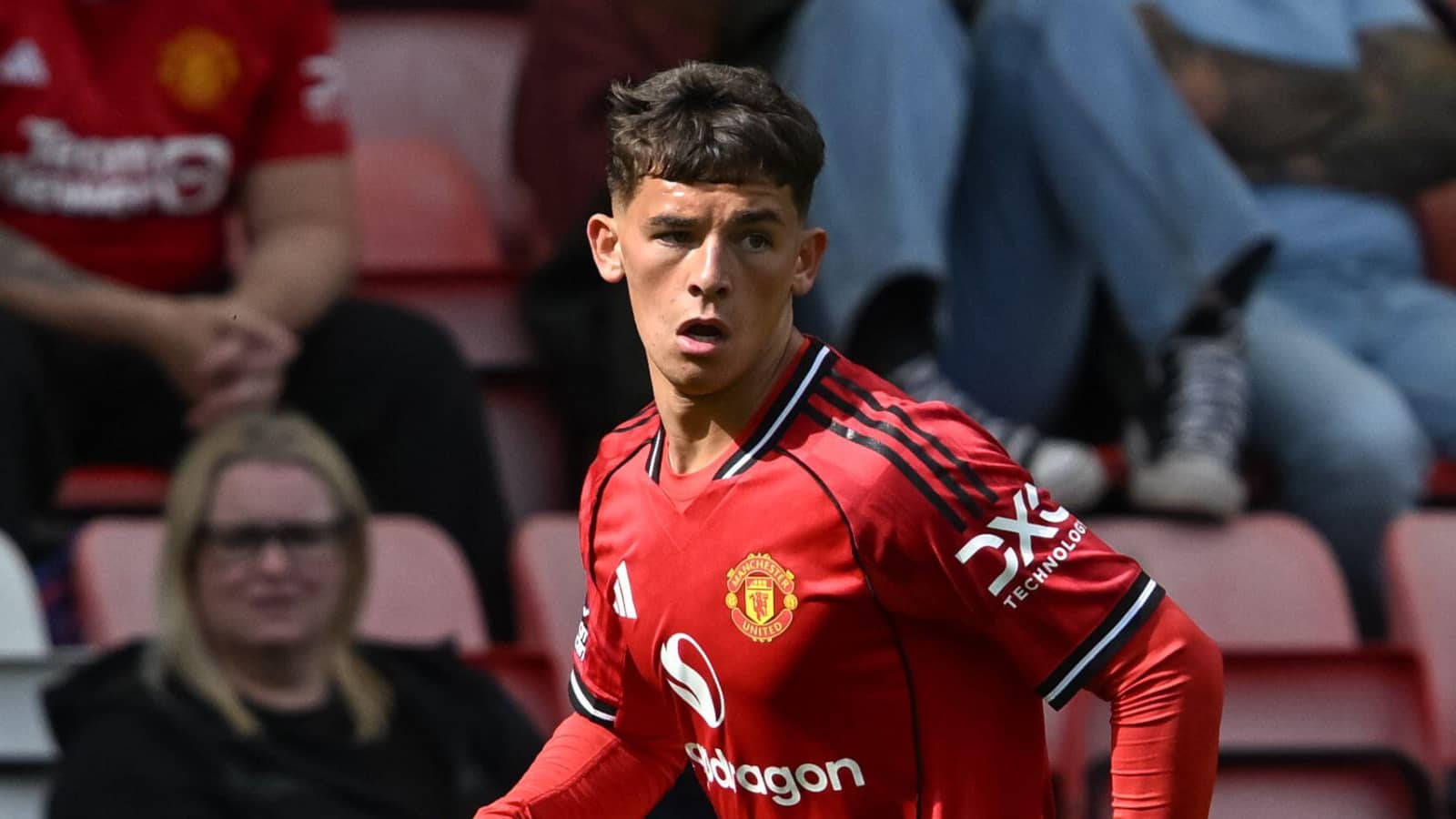 The 'clear frontrunner' to graduate to Man Utd first team revealed