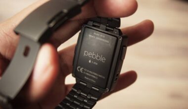 E-ink smartwatch Pebble, back from the dead, now open source • The Register