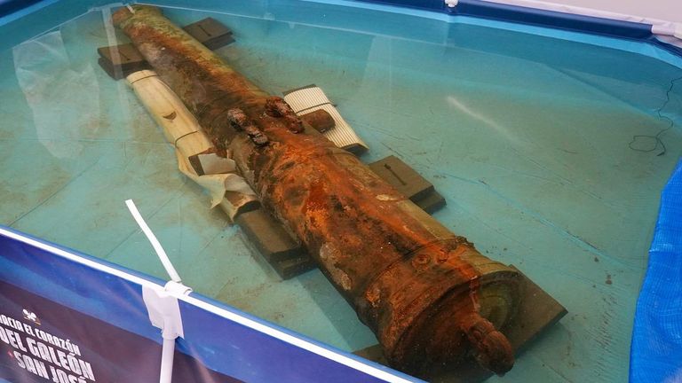 A cannon was also recovered. Pic: Armada de la República de Colombia