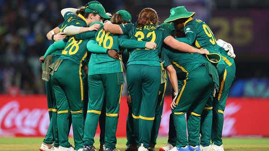 south-africa-in-a-big-huddle-after-the-first-innings