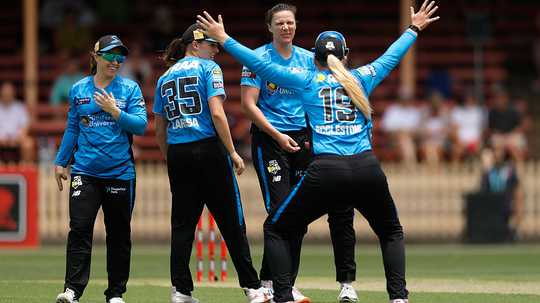 tahlia-mcgrath-took-3-for-27-in-adelaides-win