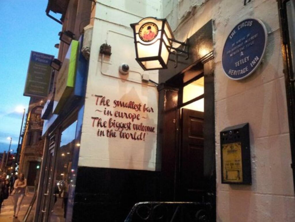 outside circus tavern manchester mural