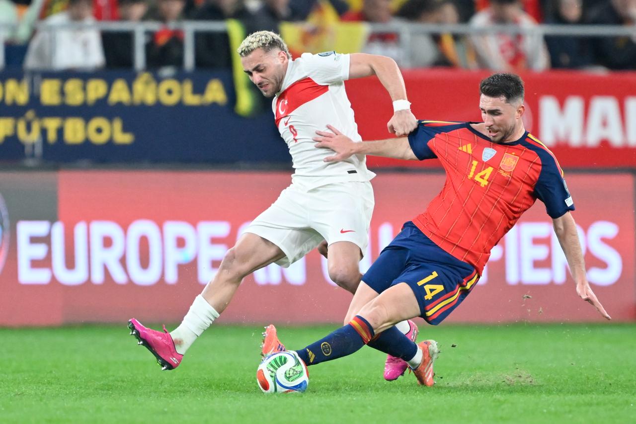 Baris Alper Yilmaz of Türkiye in action against Aymeric Laporte of Spain during the FIFA World Cup 2026 qualifier football match between Spain and Türkiye at Estadio de La Cartuja in Seville, Spain on Nov. 18, 2025. (AA Photo)