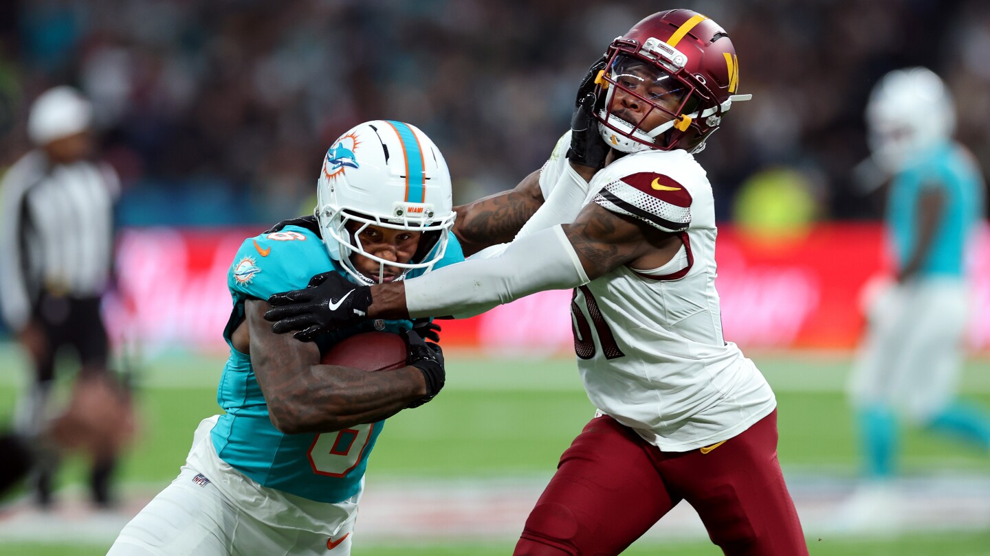 Commanders, Dolphins trade field goals in first half in Spain