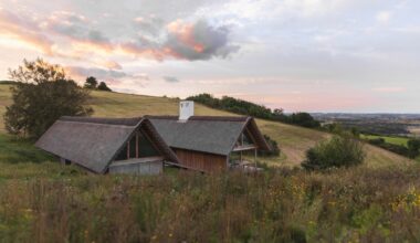 Vejrhøj summerhouse renovation by Studio Marshall Blecher and Jan Henrik Jansen Arkitekter