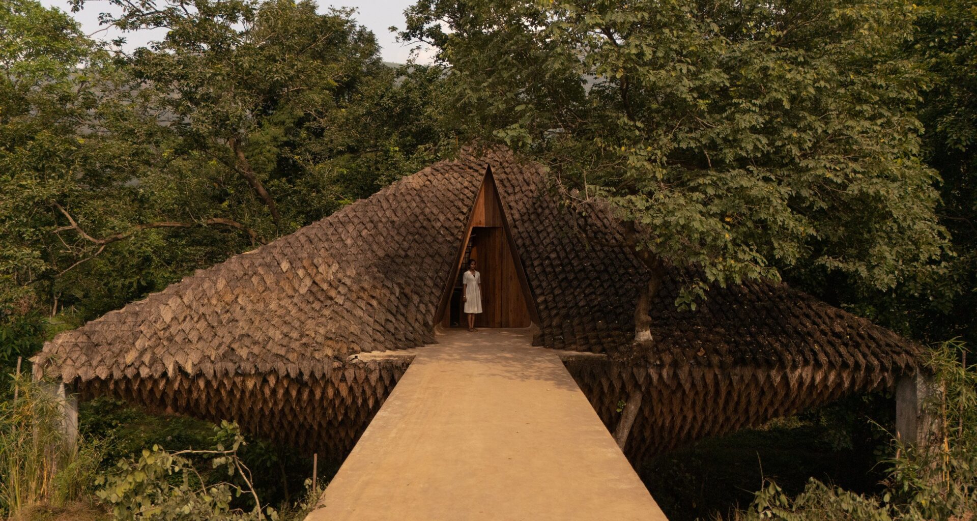 Bridge House by Wallmakers