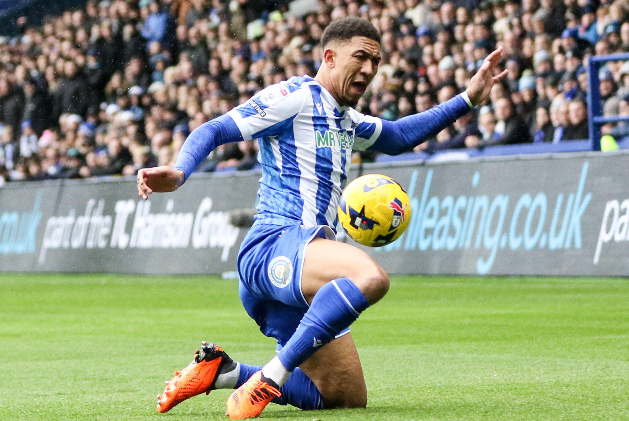 Liam Palmer (2 Sheffield Wednesday) controls the ball during the EFL Sky Bet Championship match between Sheffield Wednesday and Sheffield United at Hillsborough Stadium in Sheffield, England on November 23rd 2025.