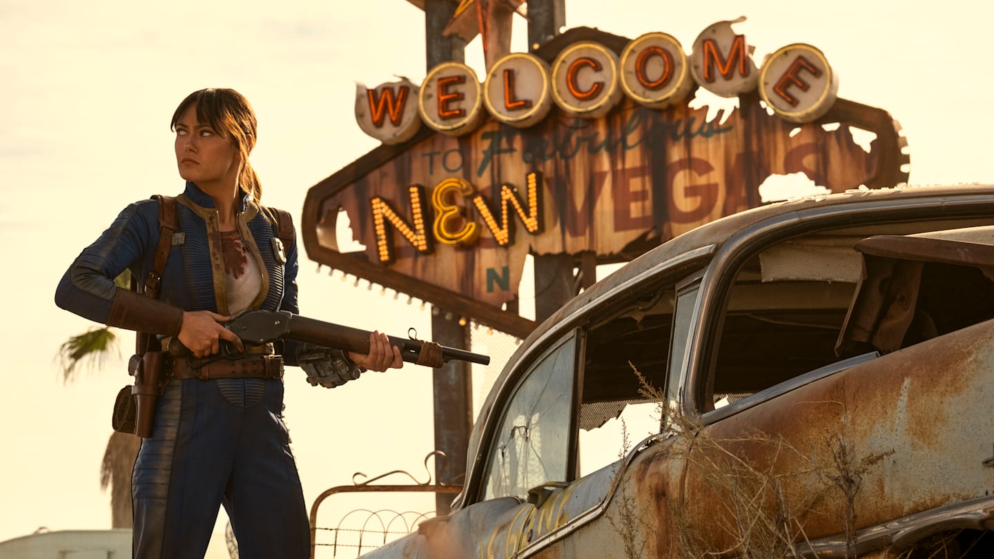 Ella Purnell (Lucy MacLean) in FALLOUT SEASON 2