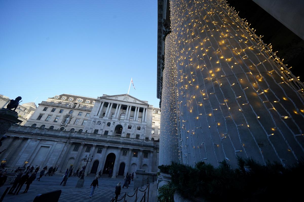 London market ends best year since 2009 with a wobble