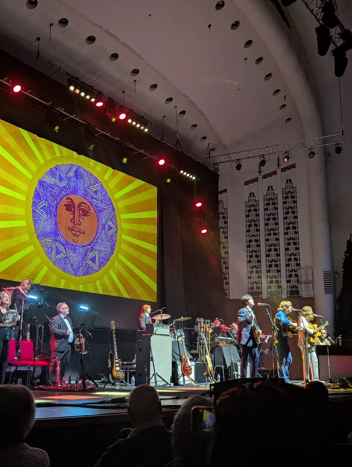 The Bootleg Beatles perform 'Here Comes The Sun' 