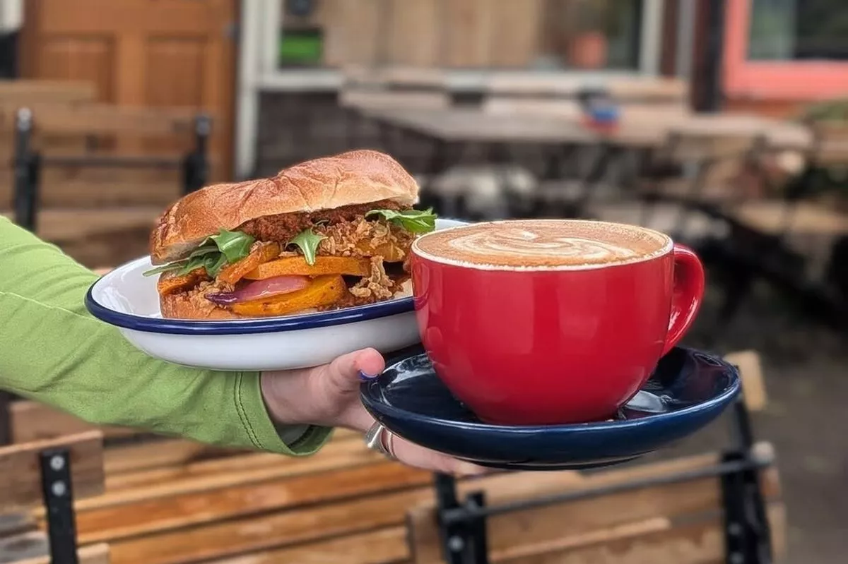 A popular bagel and coffee shop is set to open a second café in Manchester