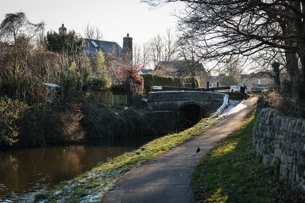 A walk along the Marple Locks 