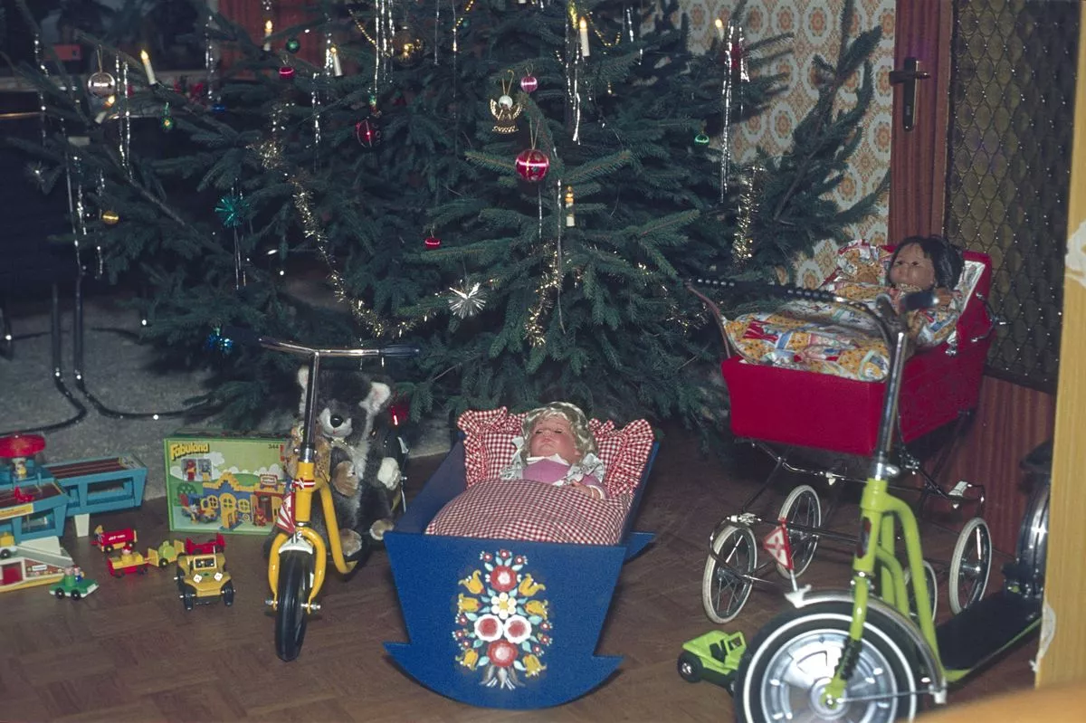 A picture of Presents under a Christmas tree