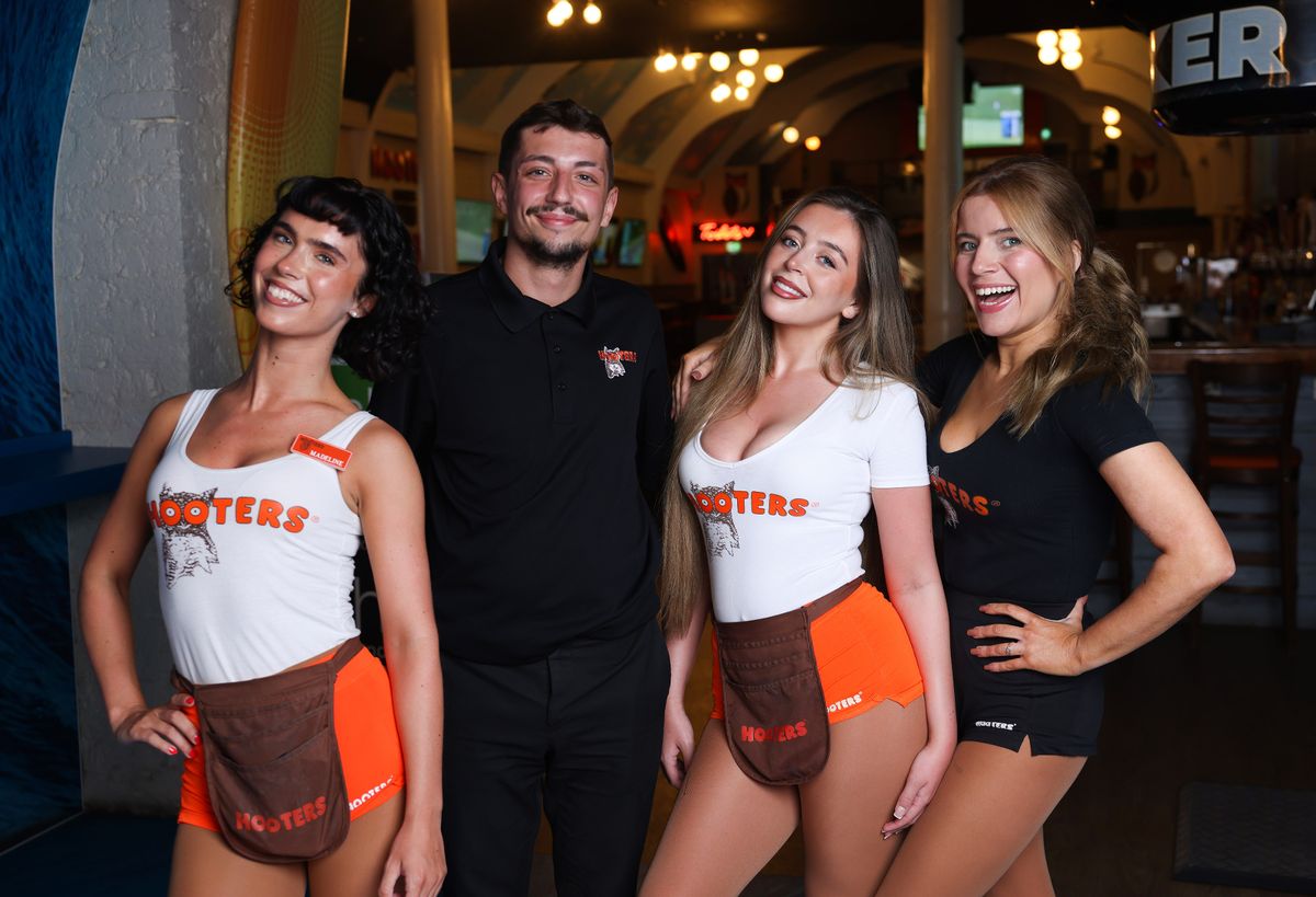 ECHO reporter Paul McAuley in Hooters.