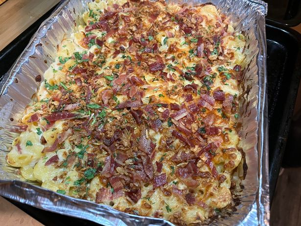 The tasty family mac n cheese with bacon