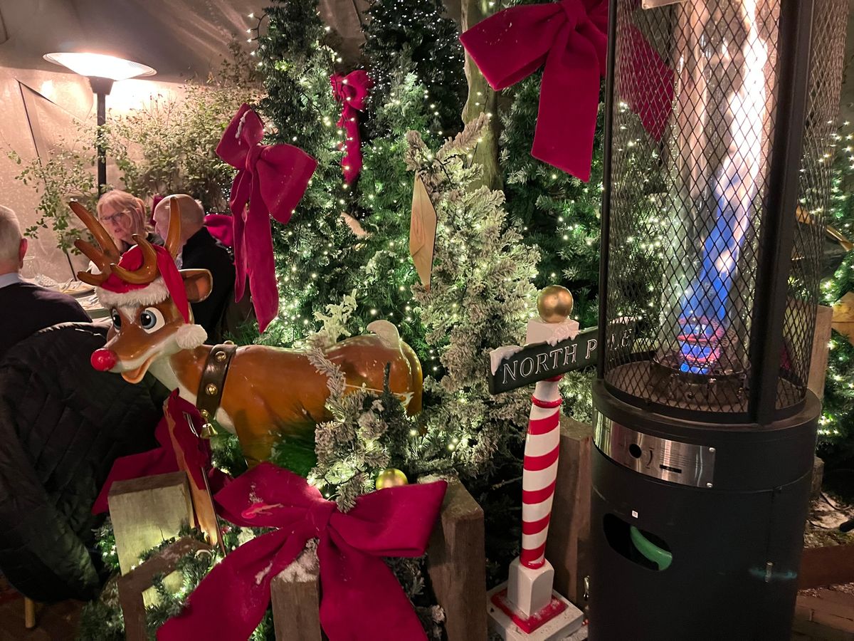 The cosy Tavern inside The Black Friar