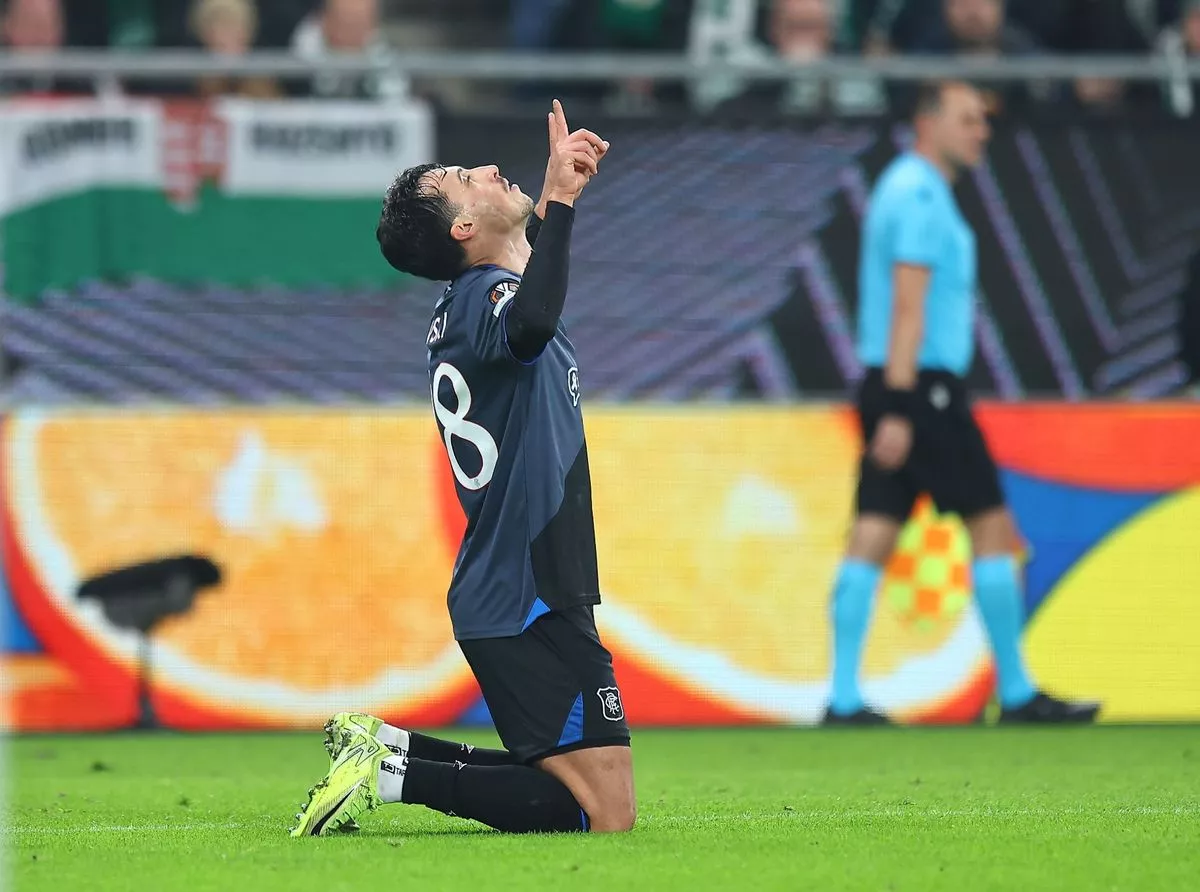 Bojan Miovski celebrates his goal for Rangers