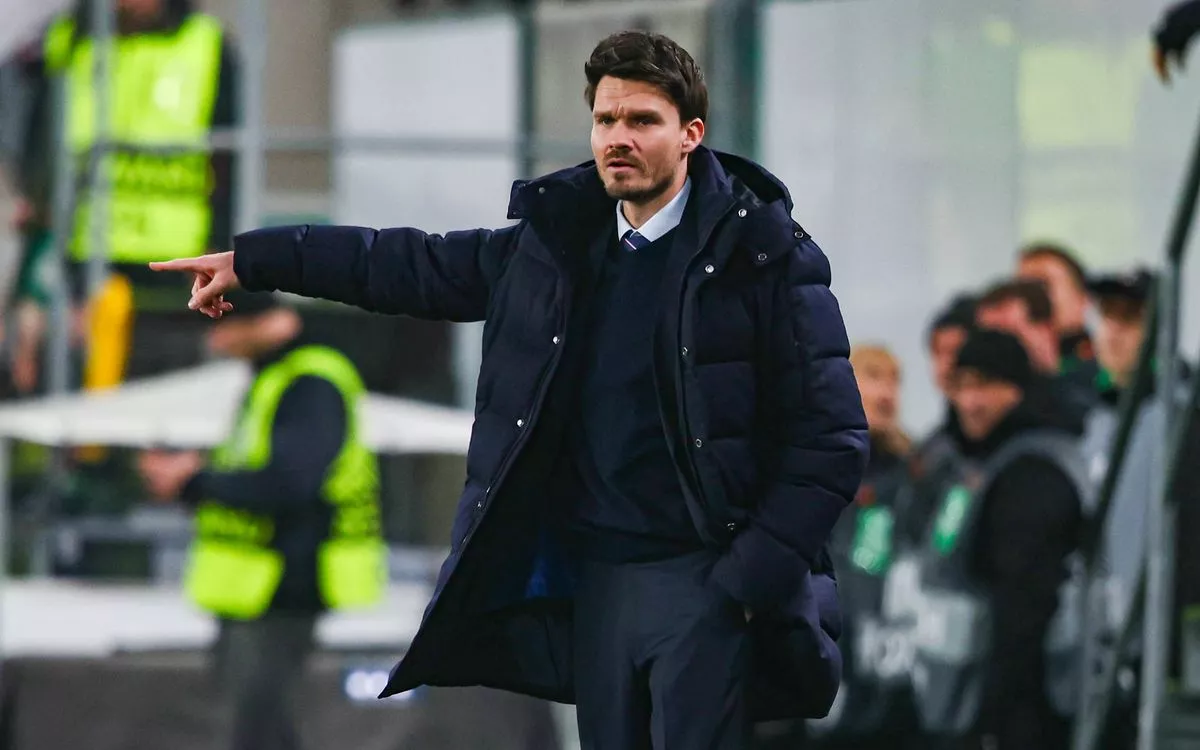 Rangers manager Danny Rohl in the dugout at Ferencvaros