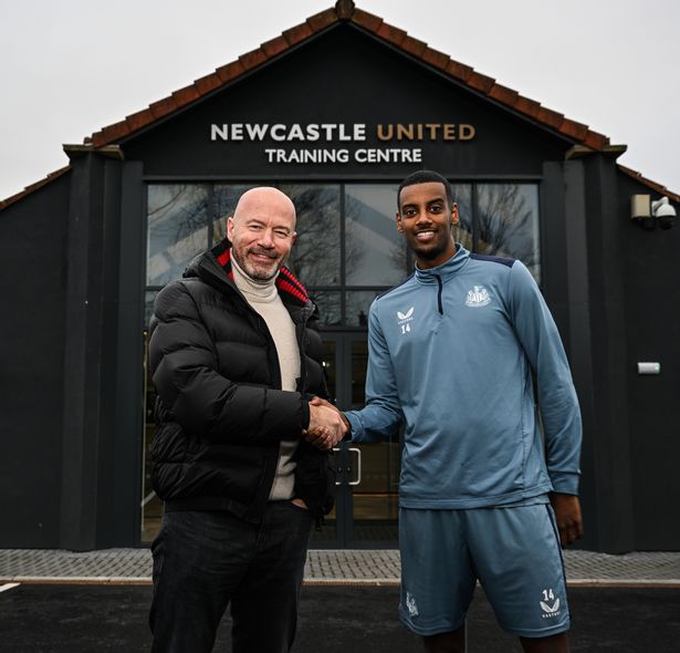 Newcastle United legend Alan Shearer meets Alexander Isak.