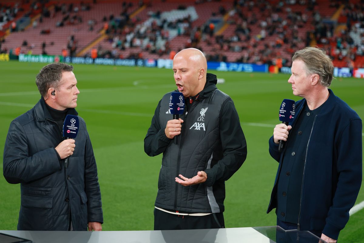 Michael Owen and Liverpool head coach Arne Slot