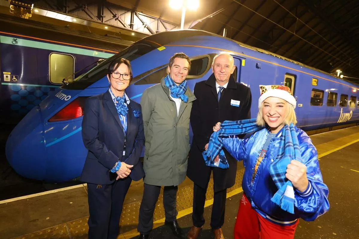 Stuart Jones (Managing Director of First Rail Open Access), Jen Clare (Service Delivery Director - Lumo) with Sue Webber MSP, Lumo Customer Experience Ambassadors and performers Storm Electric Strings