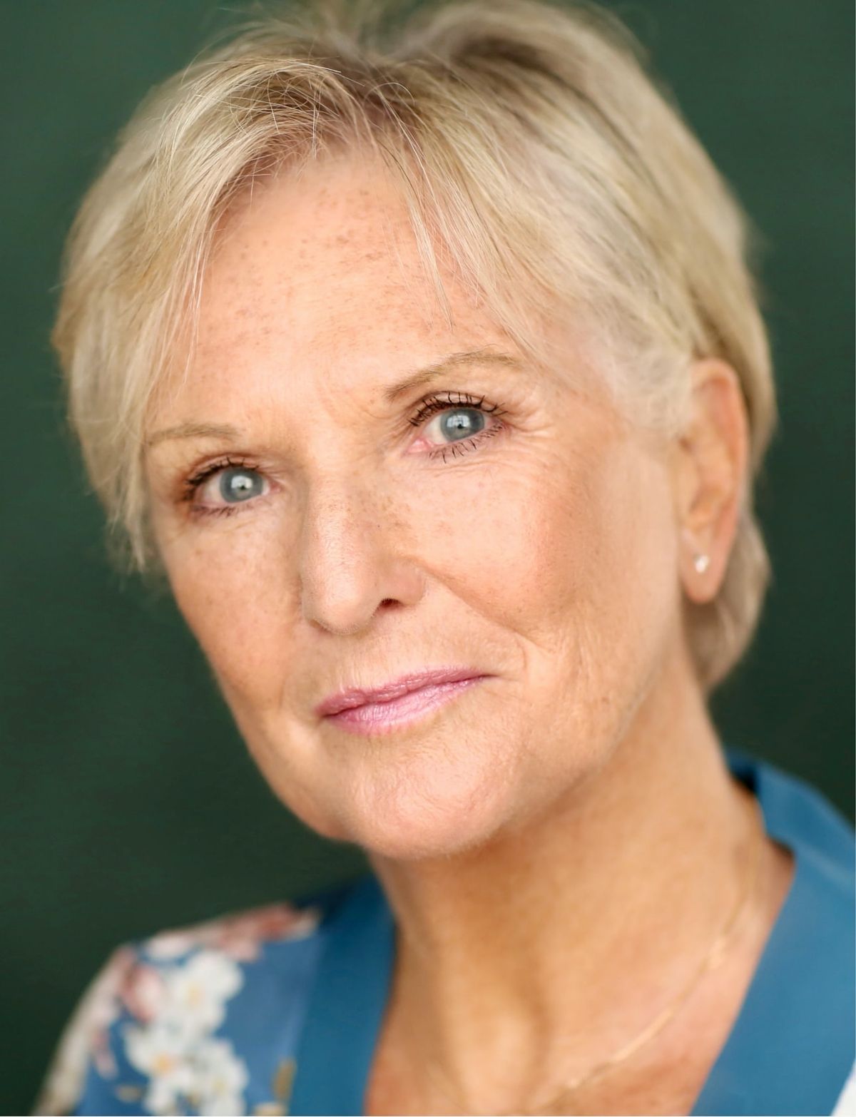 Lyn Paul will star in Mary Poppins as the Bird Woman