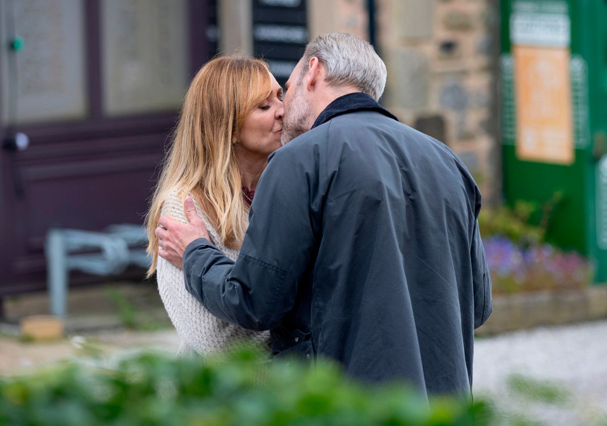 Viewers are desperate for the truth to be exposed to Laurel