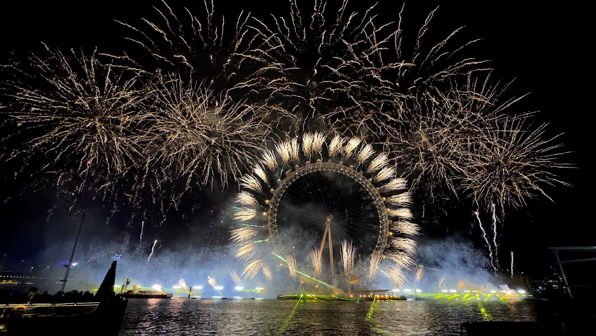 Each year, thousands of people try to glimpse the display from other parts of Central London but find their view blocked
