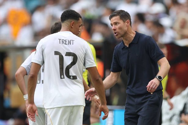 Xabi Alonso, Head Coach of Real Madrid C.F., speaks with Trent Alexander-Arnold #12 of Real Madrid C.F. during the FIFA Club World Cup 2025 round of 16 match between Real Madrid CF and Juventus