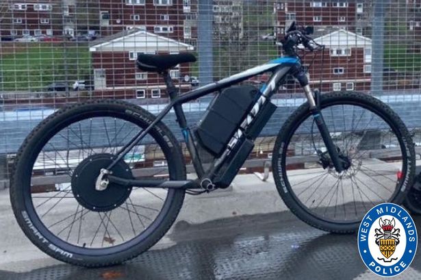 A photo of the Scott e-bike stolen from a 12-year-old in Halesowen, which is dark grey, with a white and blue design on the frame and has the brand name Scott written in white on the downtube