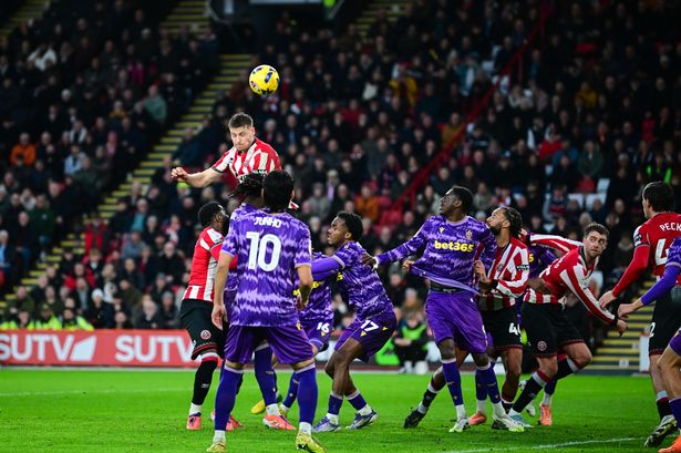 Mark McGuinness of Sheffield United heads the ball during the Sky Bet Championship match between Sheffield United and Stoke City 