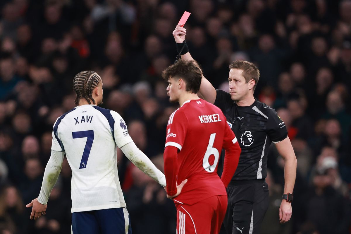 Referee John Brooks shows a red card to Xavi Simons