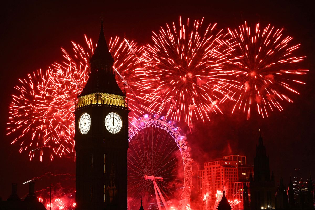 Revellers without tickets to London's New Year's fireworks have been told to stay away to avoid disappointment