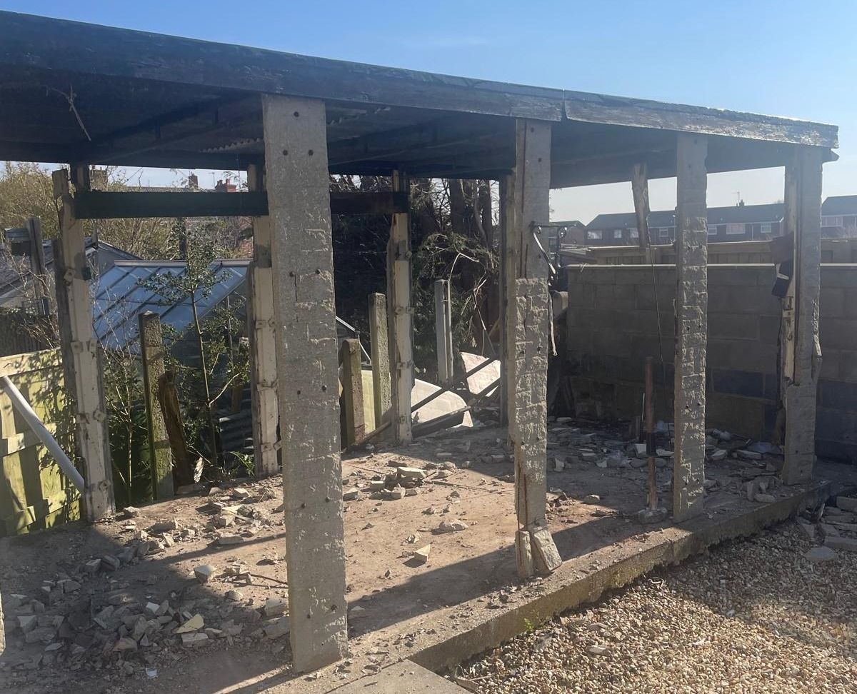 A photo of Jane Taylor's old garage after she said Daniel Quinn stopped working on it