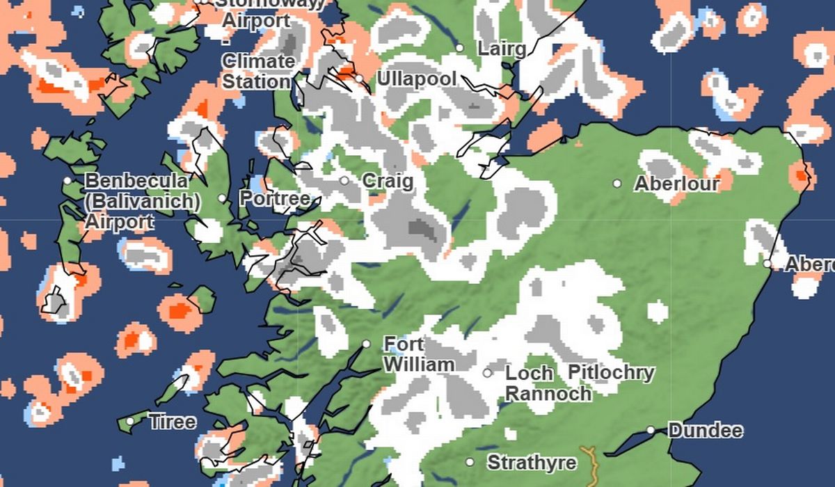 UK snow maps show England turning white as 30cm flurries bury Britain