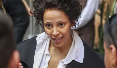 Doja Cat left fans stunned on Sunday when she arrived in Sydney sporting a dramatically toned-down look that had onlookers doing a double take