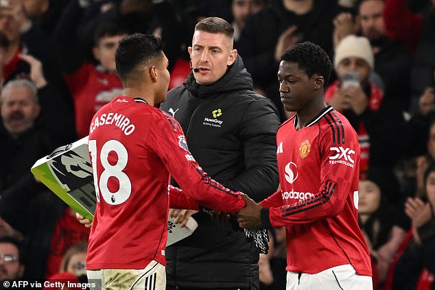 Kobbie Mainoo¿s introduction as a substitute after an hour of Manchester United¿s crazy draw with Bournemouth on Monday was greeted by a roar from the home fans