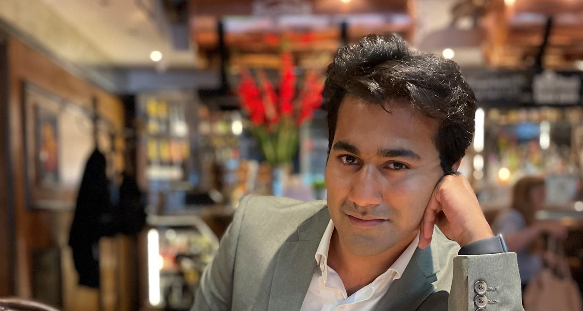 34-year-old entrepreneur earns $200 an hour training AI models