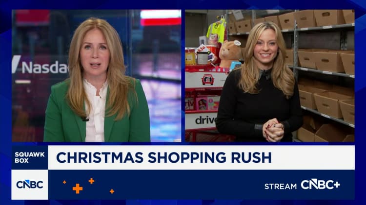Christmas shopping rush: Here's a look at the final retail push