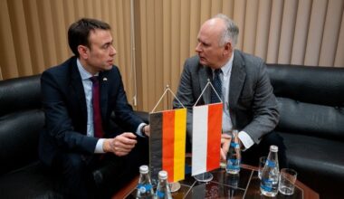 The National Desk dark theme brand icon