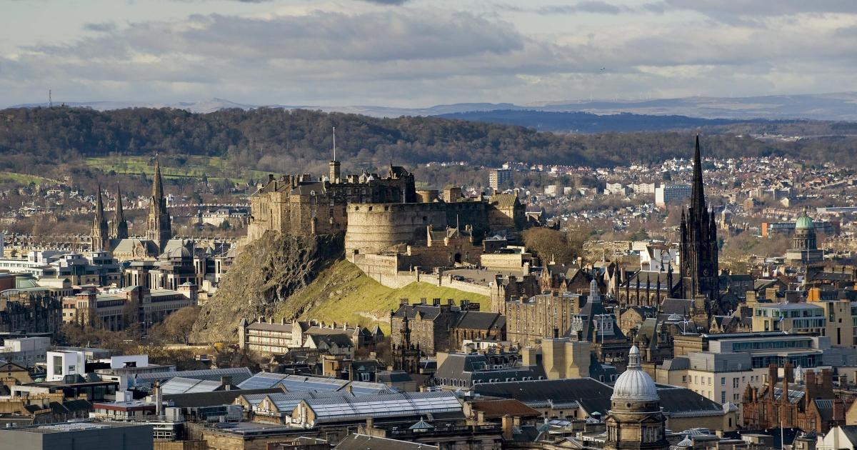 Historic pub in shadow of Edinburgh Castle to close for major refurb
