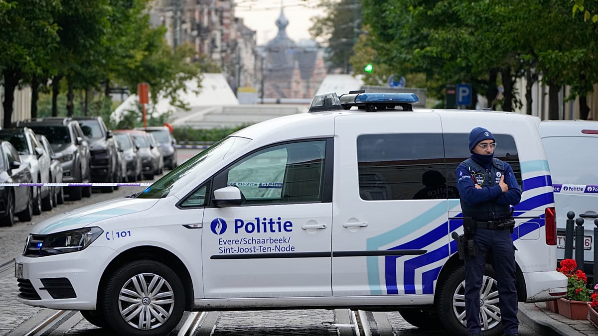 Polish consulate in Brussels vandalised with offensive slogans during EU summit