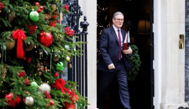 Starmer bats away Badenoch’s festive barbs – POLITICO
